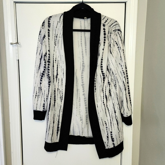 Womens Black and White Design Cardigan - Picture 2 of 3
